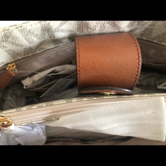 Michael Kors purse - Picture 3 of 5